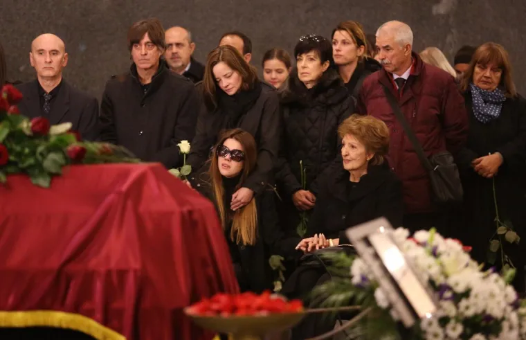 TUŽAN DAN ZA HRVATSKU GLAZBU: Obitelj i prijatelji se na Mirogoju oprostili od legendarnog Tigrana Kalebote