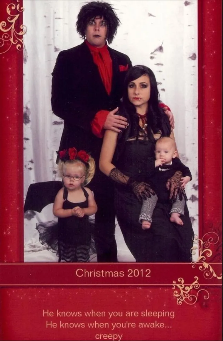 Obitelj radi neugodne božićne čestitke - ali se nećete moći prestati smijati