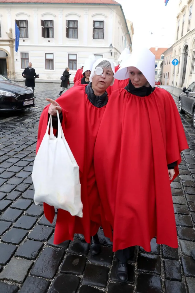 'Ne želimo Slu&scaron;kinjinu priču': prosvjednom akcijom protiv fundamentalističkog nasilja nad ženama