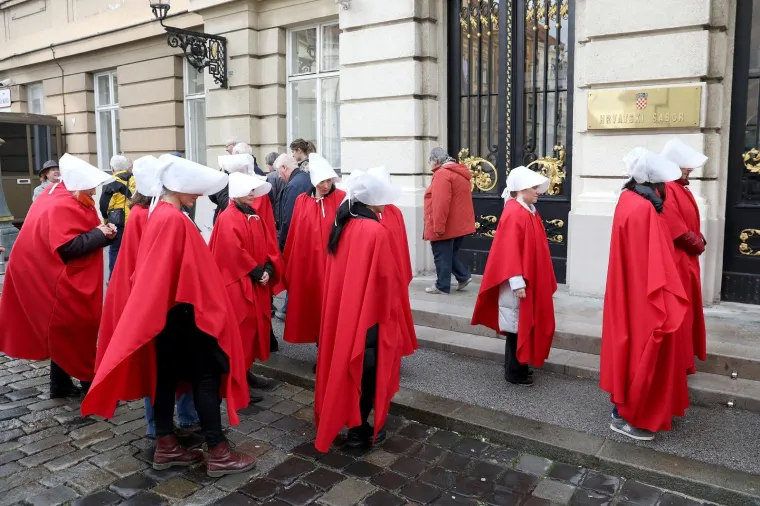 'Ne želimo Slu&scaron;kinjinu priču': prosvjednom akcijom protiv fundamentalističkog nasilja nad ženama