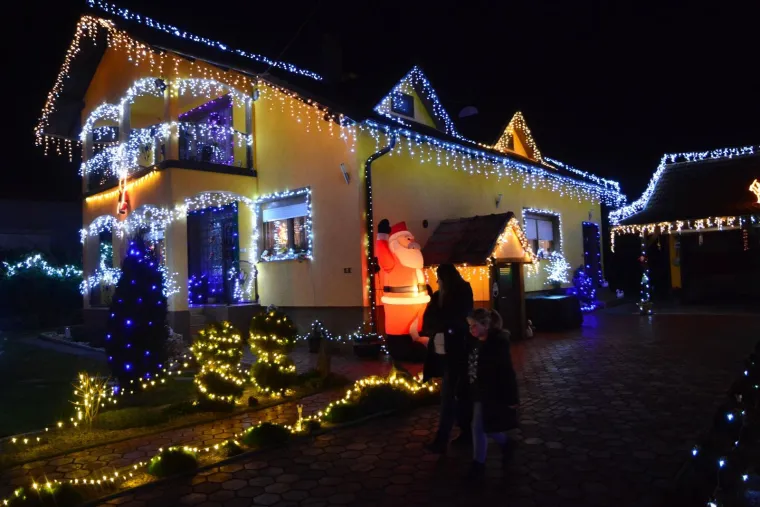 VI&Scaron;E OD 30 TISUĆA LAMPICA: Ovo imanje zasjalo je u predivnom božićnom ugođaju