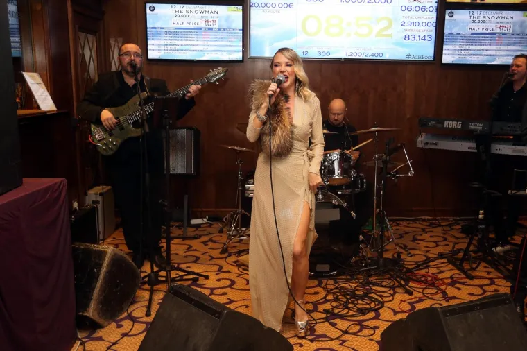 MAJA &Scaron;UPUT NASTUPILA U CASINU S KRZNOM PREKO RAMENA: Opona&scaron;a zvijezde iz zlatnog doba Hollywooda