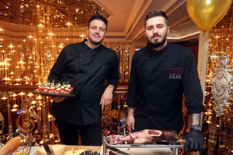 MAJA &Scaron;UPUT NASTUPILA U CASINU S KRZNOM PREKO RAMENA: Opona&scaron;a zvijezde iz zlatnog doba Hollywooda