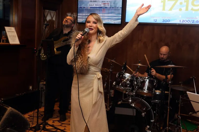 MAJA &Scaron;UPUT NASTUPILA U CASINU S KRZNOM PREKO RAMENA: Opona&scaron;a zvijezde iz zlatnog doba Hollywooda