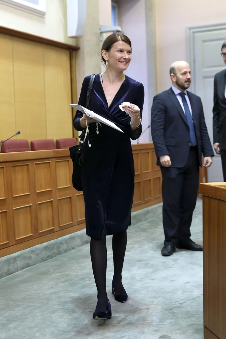 SABORSKE ZASTUPNICE U SVEČANOM IZDANJU: Odradile posljednju ovogodišnju sjednicu sa stilom
