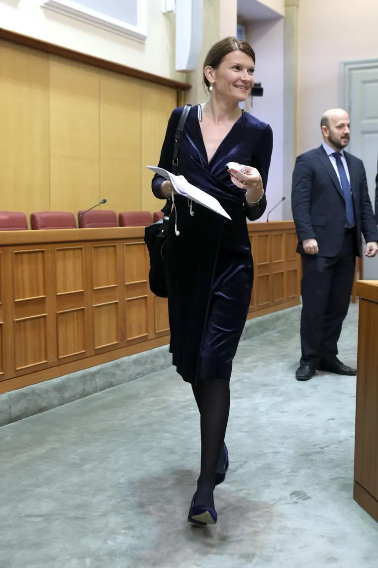 SABORSKE ZASTUPNICE U SVEČANOM IZDANJU: Odradile posljednju ovogodišnju sjednicu sa stilom