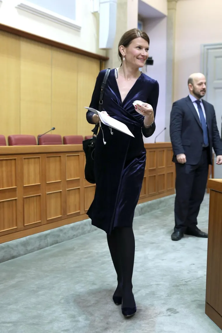 SABORSKE ZASTUPNICE U SVEČANOM IZDANJU: Odradile posljednju ovogodišnju sjednicu sa stilom