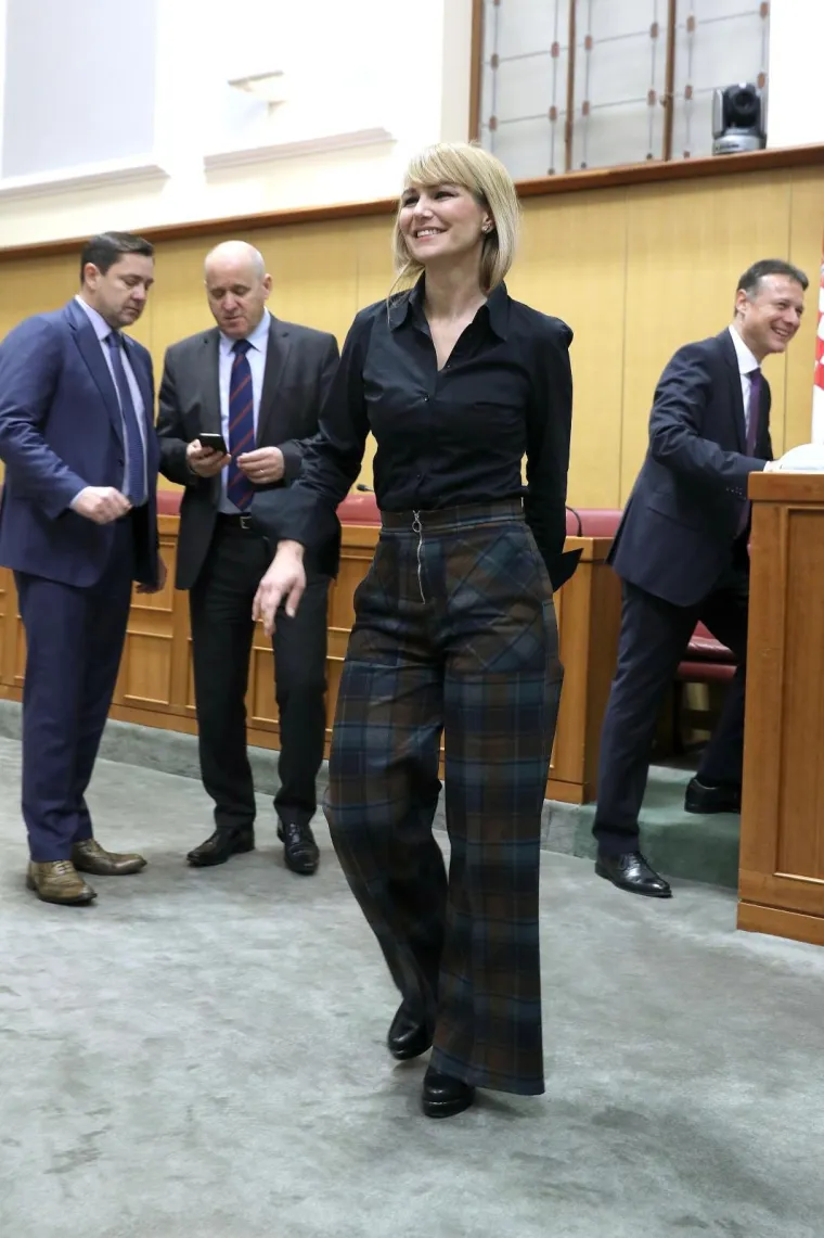 SABORSKE ZASTUPNICE U SVEČANOM IZDANJU: Odradile posljednju ovogodišnju sjednicu sa stilom