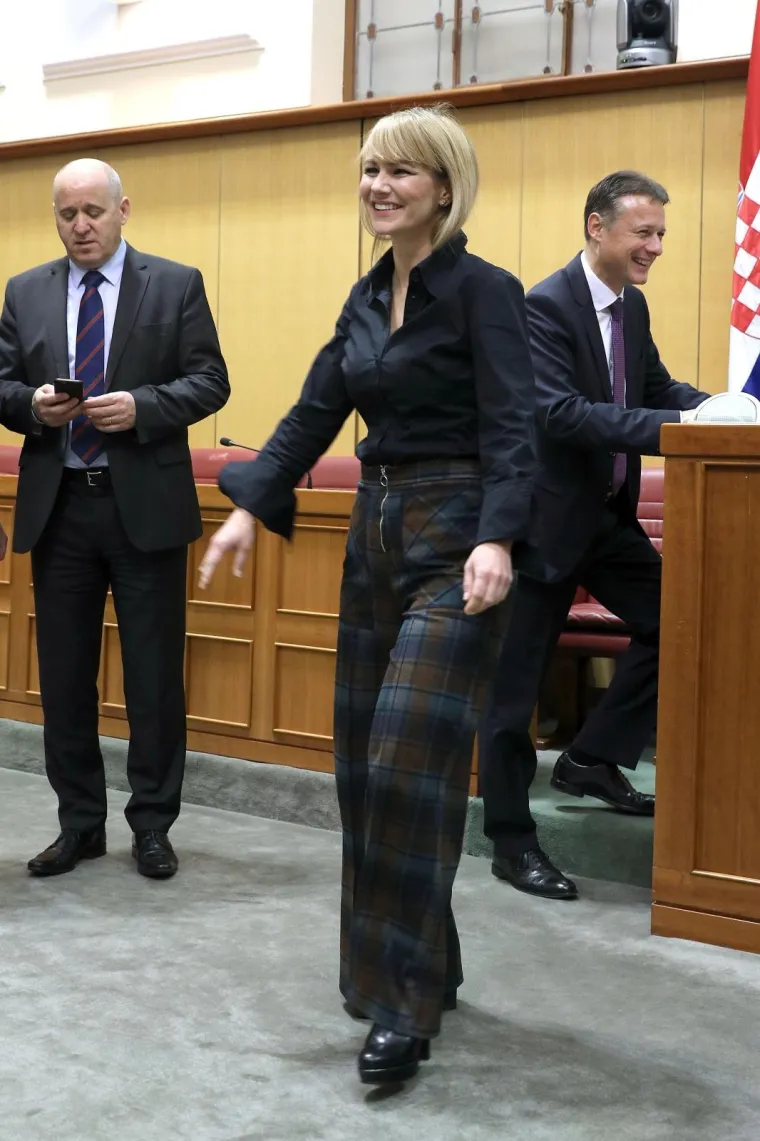 SABORSKE ZASTUPNICE U SVEČANOM IZDANJU: Odradile posljednju ovogodišnju sjednicu sa stilom