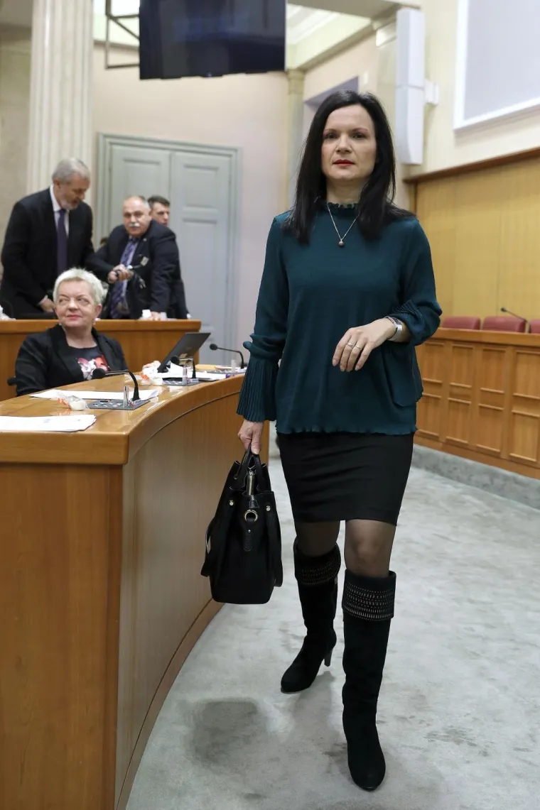 SABORSKE ZASTUPNICE U SVEČANOM IZDANJU: Odradile posljednju ovogodišnju sjednicu sa stilom