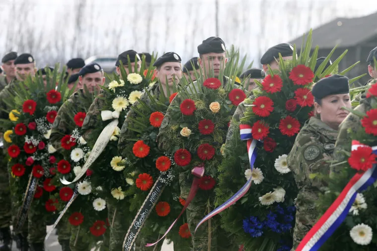 Pokopan vojnik Mario Pavi&scaron;ić koji je 12. prosinca preminuo u Litvi