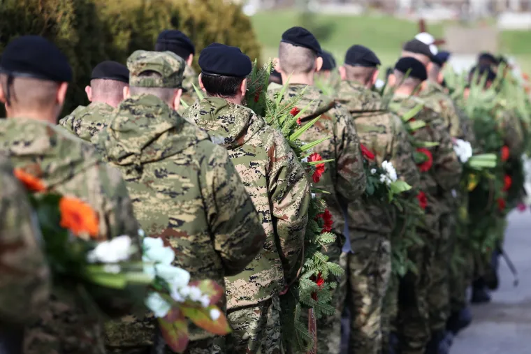 Pokopan vojnik Mario Pavi&scaron;ić koji je 12. prosinca preminuo u Litvi