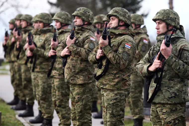 Pokopan vojnik Mario Pavi&scaron;ić koji je 12. prosinca preminuo u Litvi