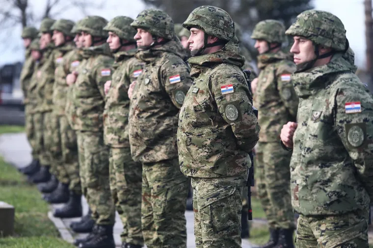 TUGA U STAROJ GRADI&Scaron;KI: Pokopan vojnik Mario Pavi&scaron;ić koji je 12. prosinca preminuo u Litvi