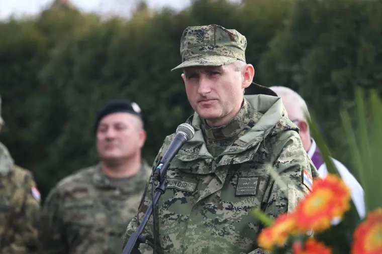 TUGA U STAROJ GRADI&Scaron;KI: Pokopan vojnik Mario Pavi&scaron;ić koji je 12. prosinca preminuo u Litvi