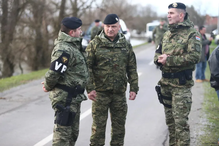 TUGA U STAROJ GRADI&Scaron;KI: Pokopan vojnik Mario Pavi&scaron;ić koji je 12. prosinca preminuo u Litvi