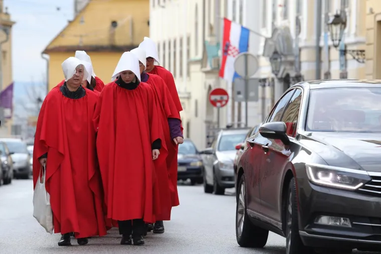 Ženska mreža Hrvatske, Autonomna ženska kuća Zagreb, Lezbijska grupa Kontra i Domine Split organizirali su na Trgu svetog Marka prosvjednu akciju STOP fundamentalističkom nasilju nad ženama. 
Photo: Patrik Macek/PIXSELL