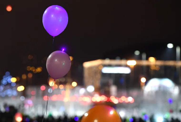 Spektakl u Zagrebu: sa Sveučili&scaron;ne livade u zrak pu&scaron;teno 3000 svjetlećih balona