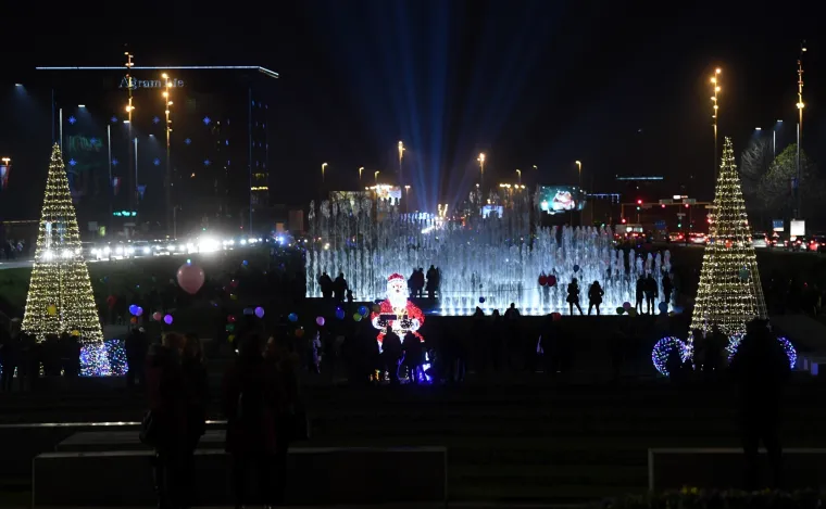 Spektakl u Zagrebu: sa Sveučili&scaron;ne livade u zrak pu&scaron;teno 3000 svjetlećih balona