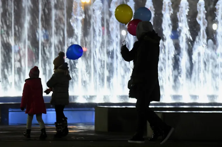 Spektakl u Zagrebu: sa Sveučili&scaron;ne livade u zrak pu&scaron;teno 3000 svjetlećih balona