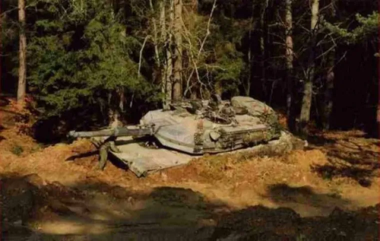 ČAK I VOŽNJA TENKA JE PREVELIKI ZALOGAJ ZA NEKE VOZAČE: Te&scaron;ko je povjerovati da mogu prevrnuti čak i oklopno vozilo