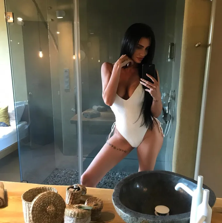 SLOVENKA PREŠLA S NASLOVNICE PLAYBOYA NA INSTAGRAM: Pogledajte zašto menadžericu prati preko 10.000 obožavatelja