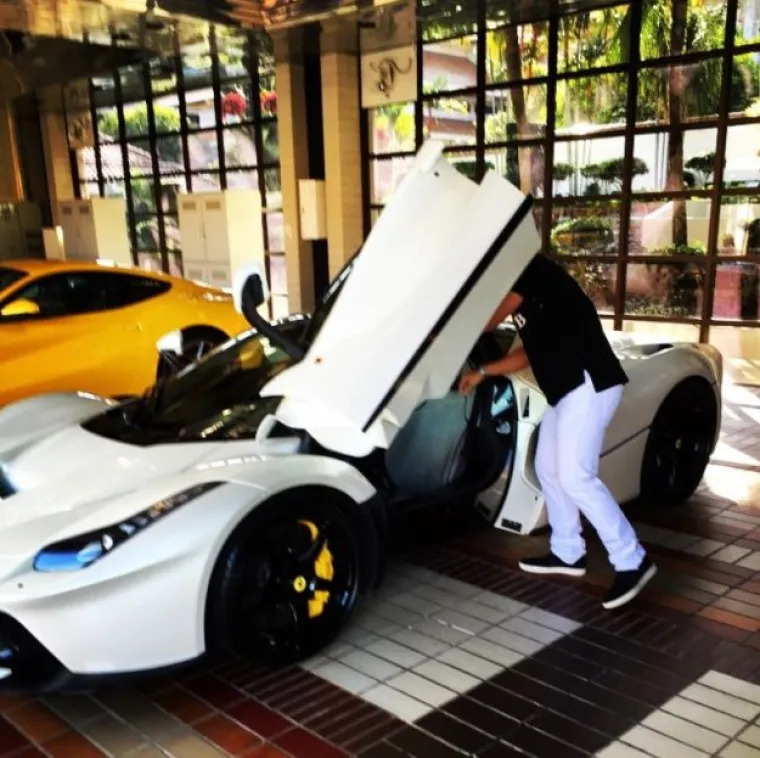 BRUNEJSKI PRINC SLOVI ZA JEDNOG OD NAJPOŽELJNIJIH MU&Scaron;KARACA SVIJETA: Na Instagramu se voli hvaliti svojim pustolovinama