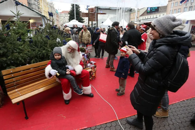 BANDIĆ, OPARA I DJED MRAZ: Pogledajte kako je izgledala humanitarna akcija zagrebačkih obrtnika 'Dolazi nam djedica'