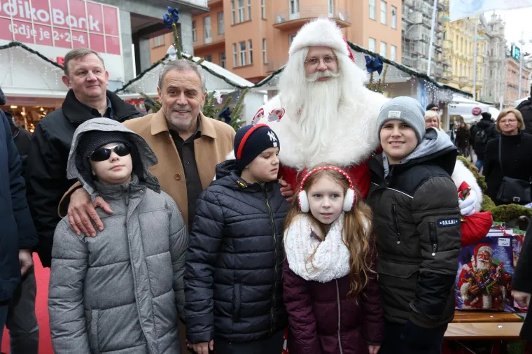 BANDIĆ, OPARA I DJED MRAZ: Pogledajte kako je izgledala humanitarna akcija zagrebačkih obrtnika 'Dolazi nam djedica'