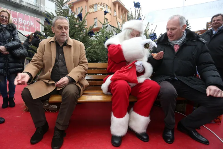 BANDIĆ, OPARA I DJED MRAZ: Pogledajte kako je izgledala humanitarna akcija zagrebačkih obrtnika 'Dolazi nam djedica'