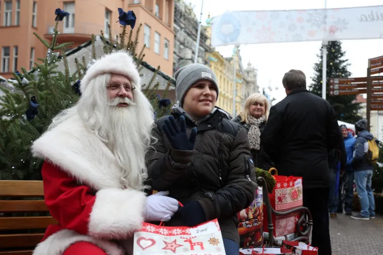 Poklon paketi koje su pripremili zagrebački obrtnici namijenjeni su djeci Doma Tin Ujević i Dnevnog centra za rehabilitaciju djece i mladeži Mali dom.