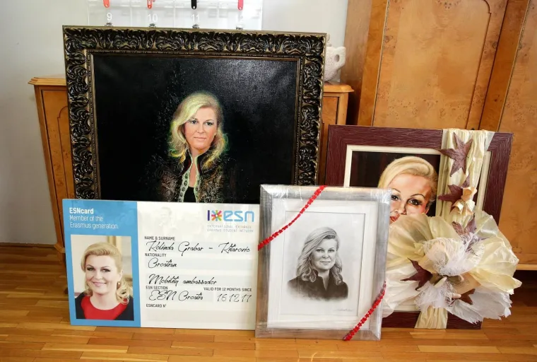 POGLEDAJTE KAKO PREDSJEDNICA PEČE KOLAČE: Na Danu otvorenih vrata sa školarcima izrađivala božićne kolačiće