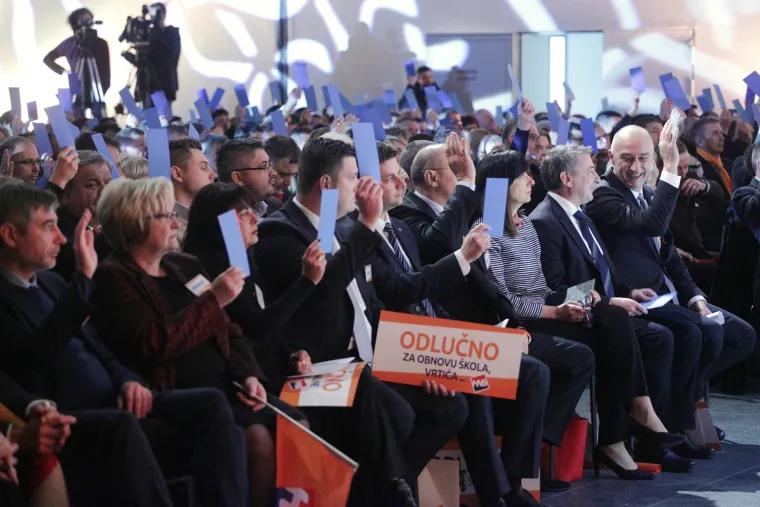 Sabor Hrvatske narodne stranke birao predsjednika stranke
Tagovi