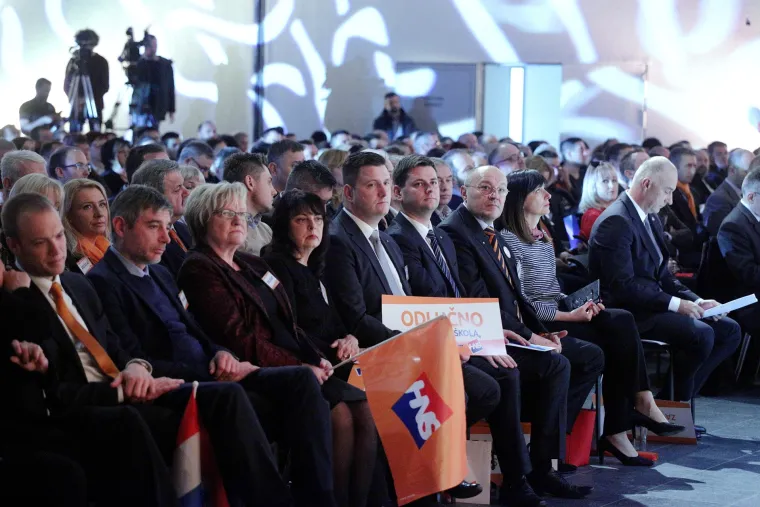 Sabor Hrvatske narodne stranke birao predsjednika stranke
Tagovi