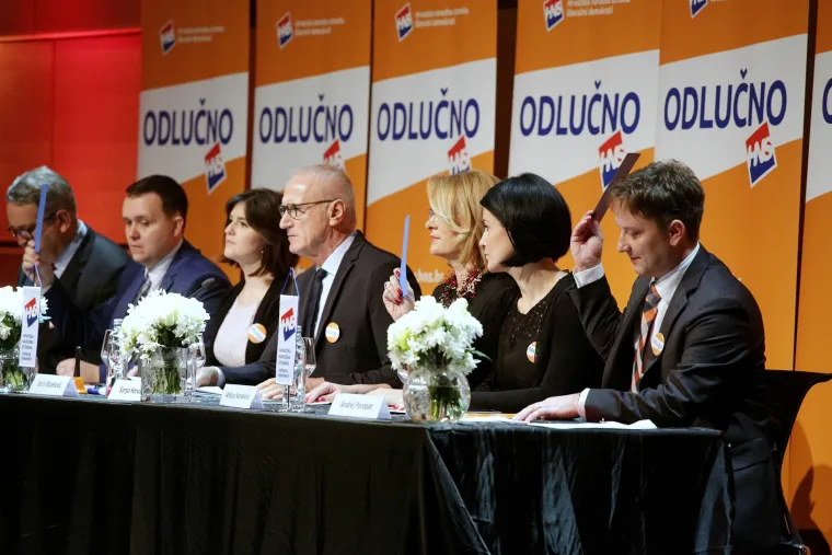 Sabor Hrvatske narodne stranke birao predsjednika stranke
Tagovi