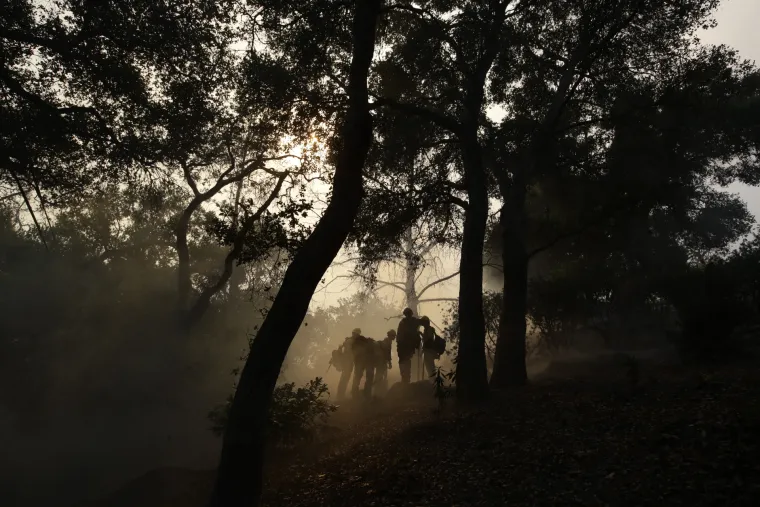 Vjetrovi u Kaliforniji potiču požar Thomas, treći najrazorniji od 1932. godine