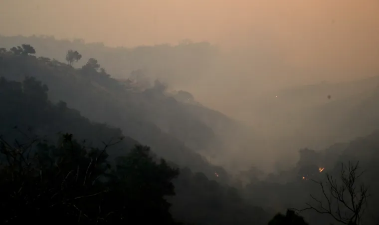 Vjetrovi u Kaliforniji potiču požar Thomas, treći najrazorniji od 1932. godine