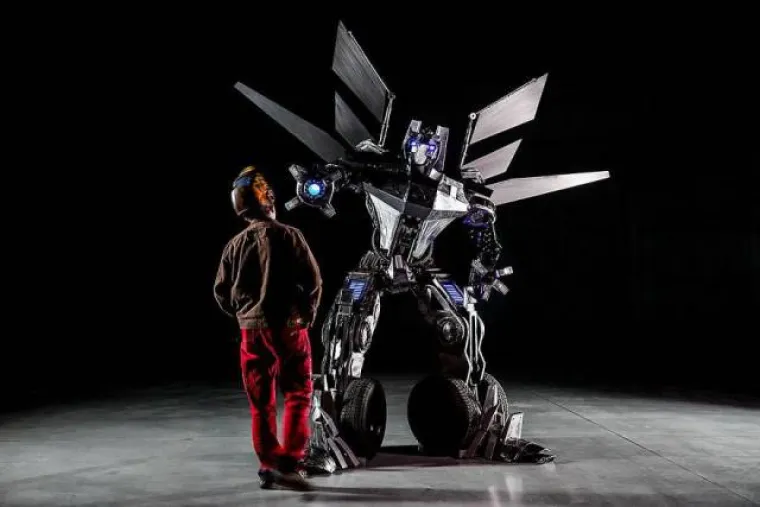 IZRAĐUJE SPEKTAKULARNE SKULPTURE OD OTPADA: Jo&scaron; jedan dokaz da je tuđe smeće nekima blago