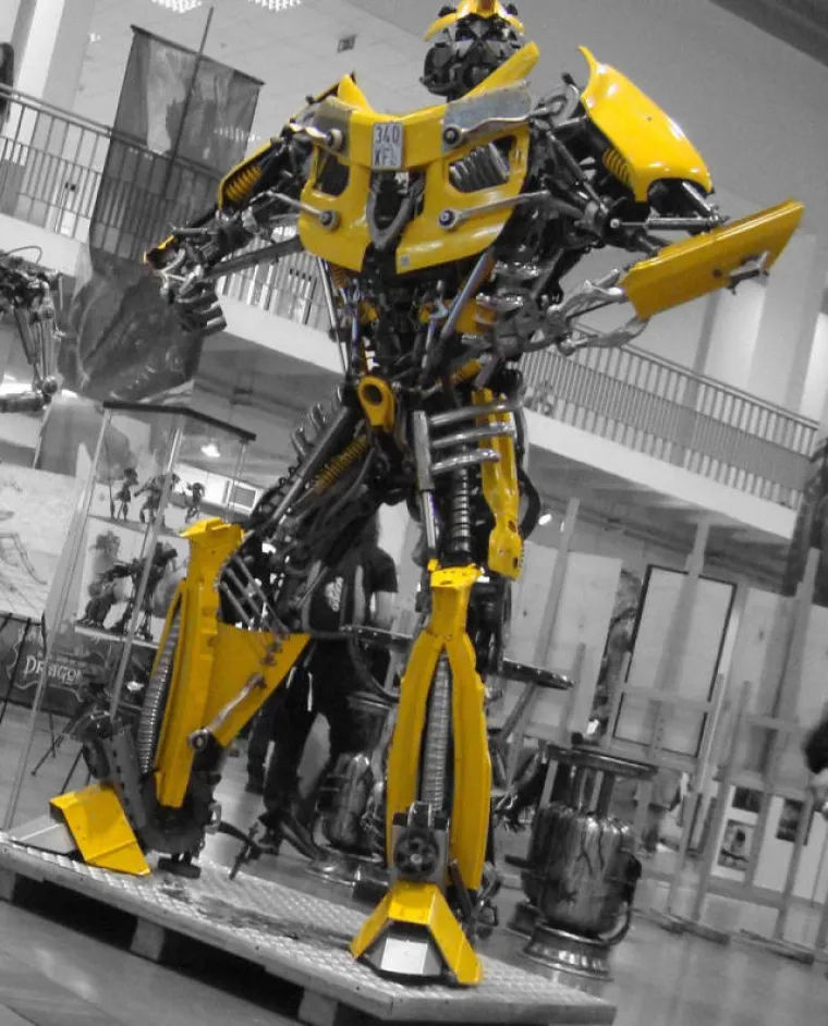 IZRAĐUJE SPEKTAKULARNE SKULPTURE OD OTPADA: Jo&scaron; jedan dokaz da je tuđe smeće nekima blago