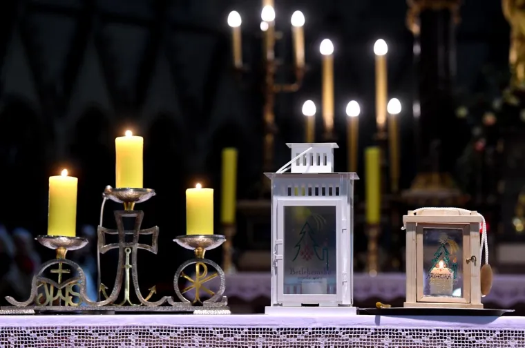 Izviđači u dru&scaron;tvu Gordana Jandrokovića donijeli Betlehemsko svjetlo mira u Katedralu