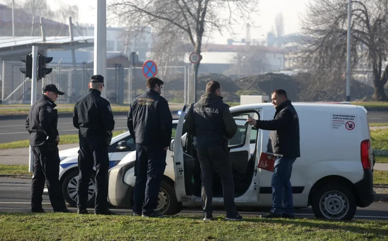 U Zagrebu u Ulici grada Gospića opljačkano vozilo za&scaron;titarske tvrtke koje je prevozilo novac