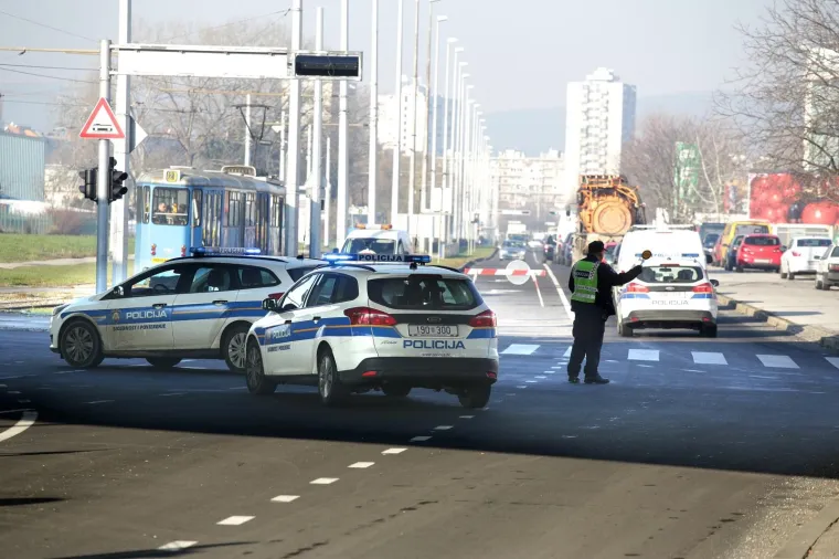 U Zagrebu u Ulici grada Gospića opljačkano vozilo za&scaron;titarske tvrtke koje je prevozilo novac