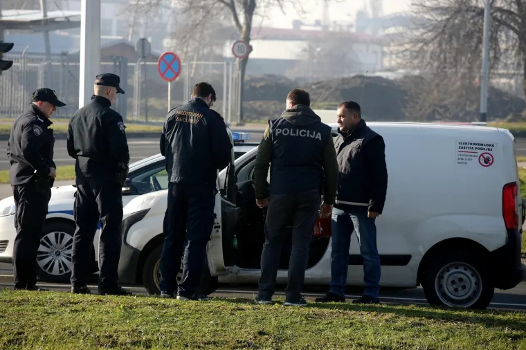 U Zagrebu u Ulici grada Gospića opljačkano vozilo za&scaron;titarske tvrtke koje je prevozilo novac