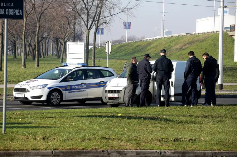 U Zagrebu u Ulici grada Gospića opljačkano vozilo za&scaron;titarske tvrtke koje je prevozilo novac