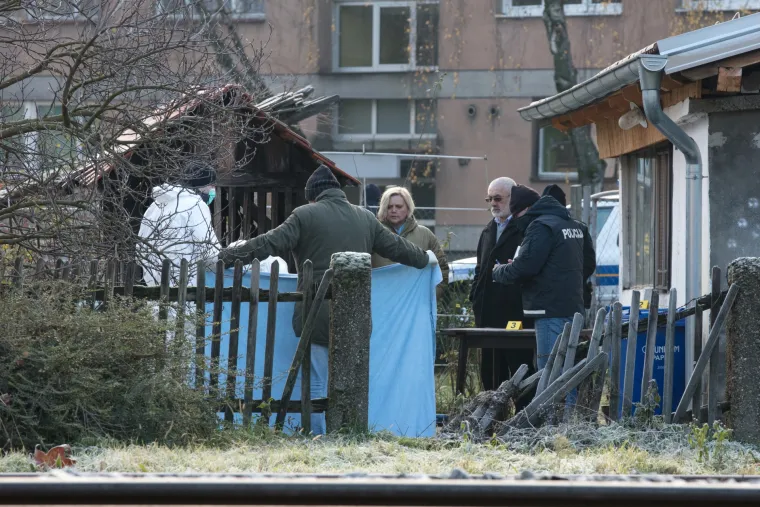 Očevid policije: u dvori&scaron;tu zgrade u Osijeku pronađeno tijelo starije ženske osobe