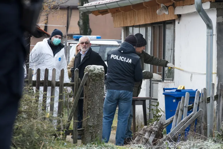 Očevid policije: u dvori&scaron;tu zgrade u Osijeku pronađeno tijelo starije ženske osobe