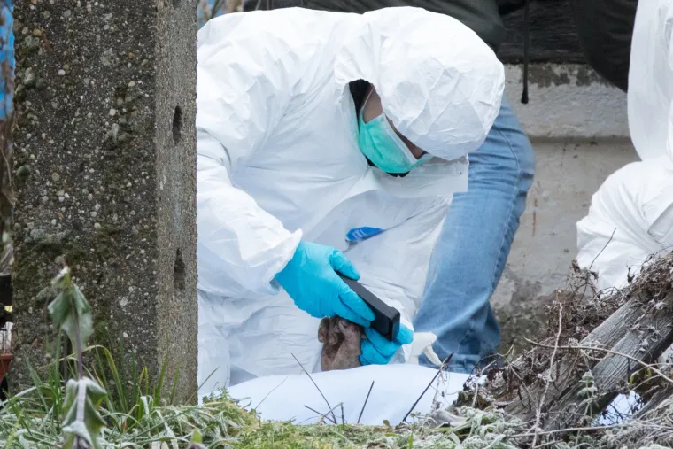 Očevid policije: u dvori&scaron;tu zgrade u Osijeku pronađeno tijelo starije ženske osobe