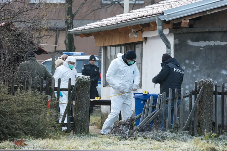Očevid policije: u dvori&scaron;tu zgrade u Osijeku pronađeno tijelo starije ženske osobe