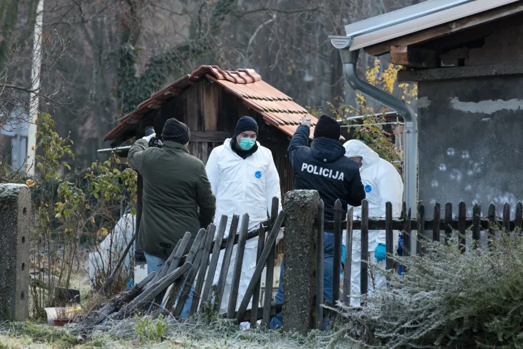 Očevid policije: u dvori&scaron;tu zgrade u Osijeku pronađeno tijelo starije ženske osobe