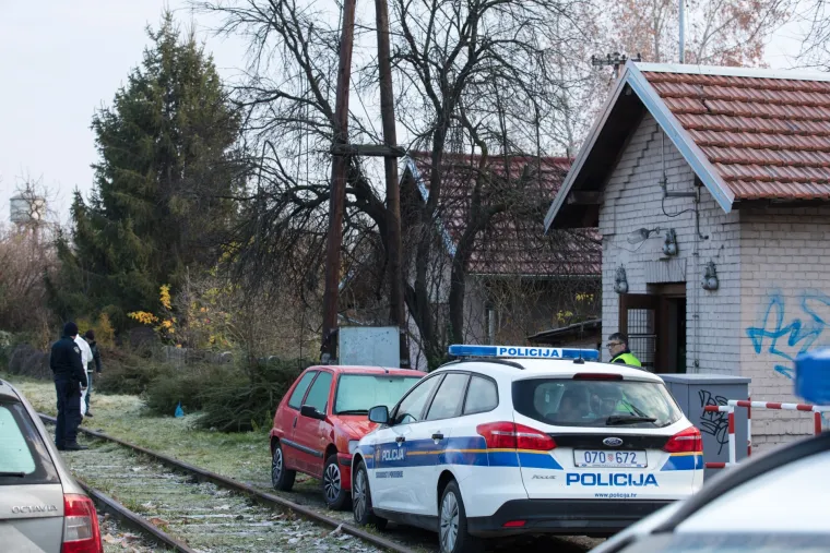 Očevid policije: u dvori&scaron;tu zgrade u Osijeku pronađeno tijelo starije ženske osobe